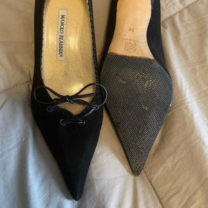 Manolo Blahnik Suede Kitten heel with bow